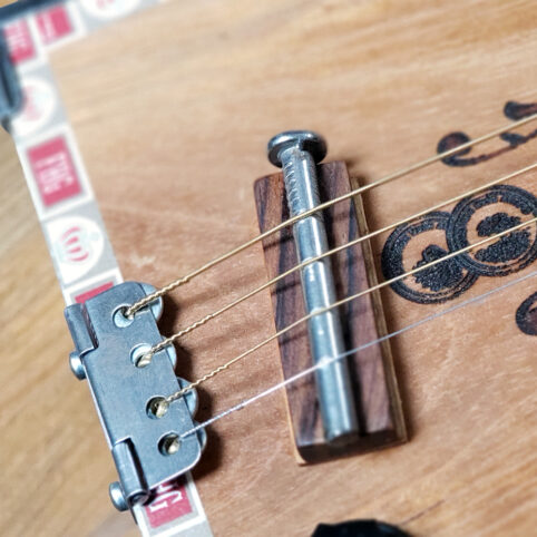 Cigar Box Guitar "Gerhardt" Cedro - Imagen 5